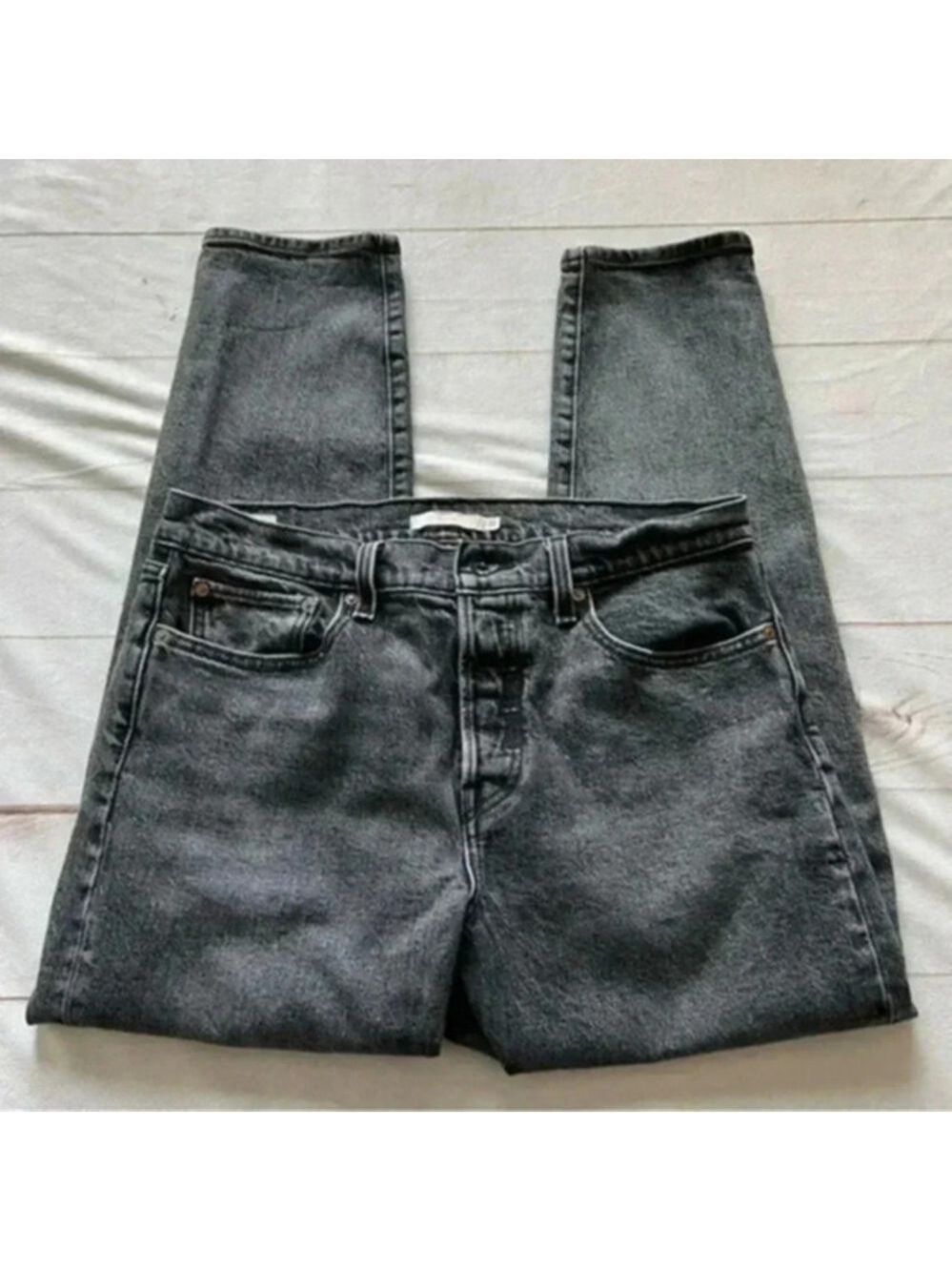 Levi's Women’s Black WEDGIE Jeans Size W 31 Button fly High Rise Denim W…